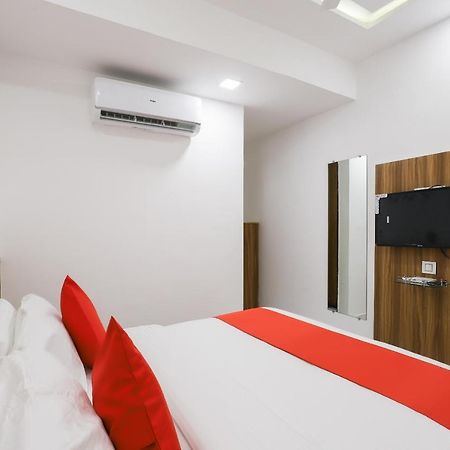 Oyo 49805 The Midway Sky Hotel Gandhinagar Exterior photo