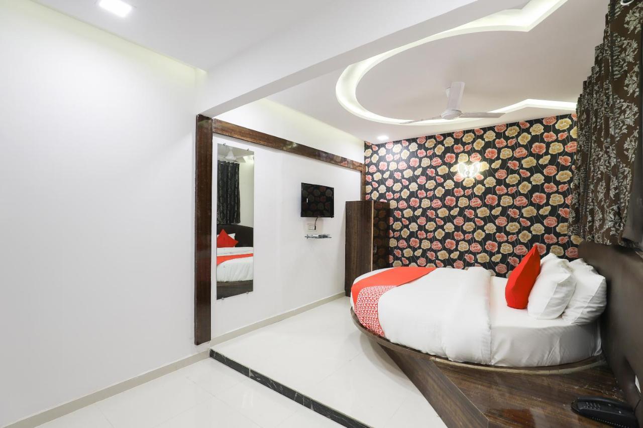 Oyo 49805 The Midway Sky Hotel Gandhinagar Exterior photo