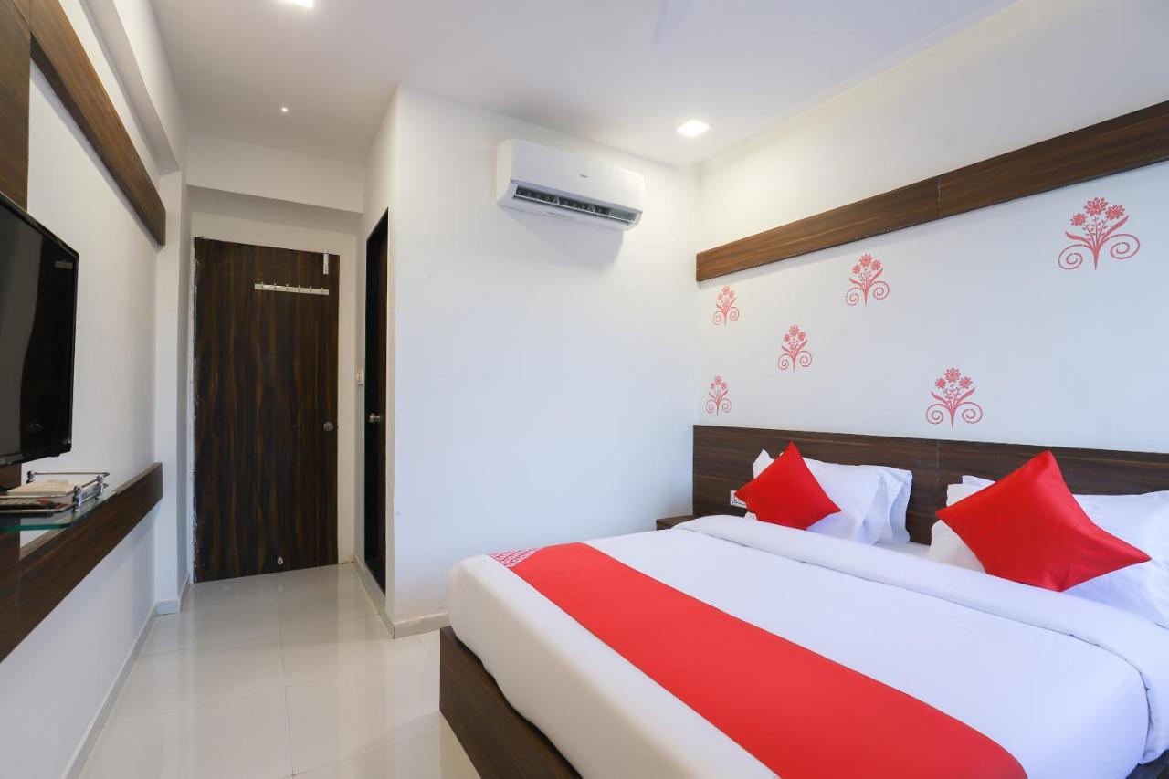 Oyo 49805 The Midway Sky Hotel Gandhinagar Exterior photo